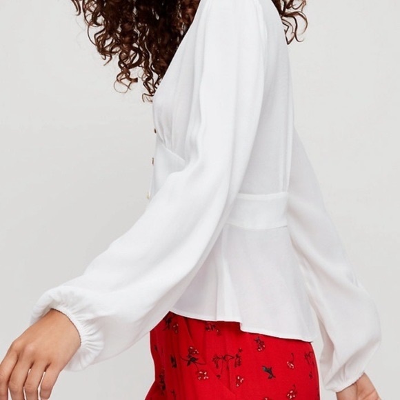 Aritzia - Wilfred - New prairie blouse, button-front v-neck blouse - Picture 5 of 7